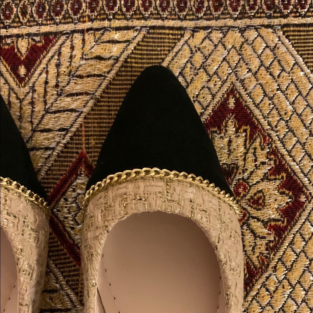 SHEIN Black and Cream Flats with Timeless Elegance - Picture 4 of 8